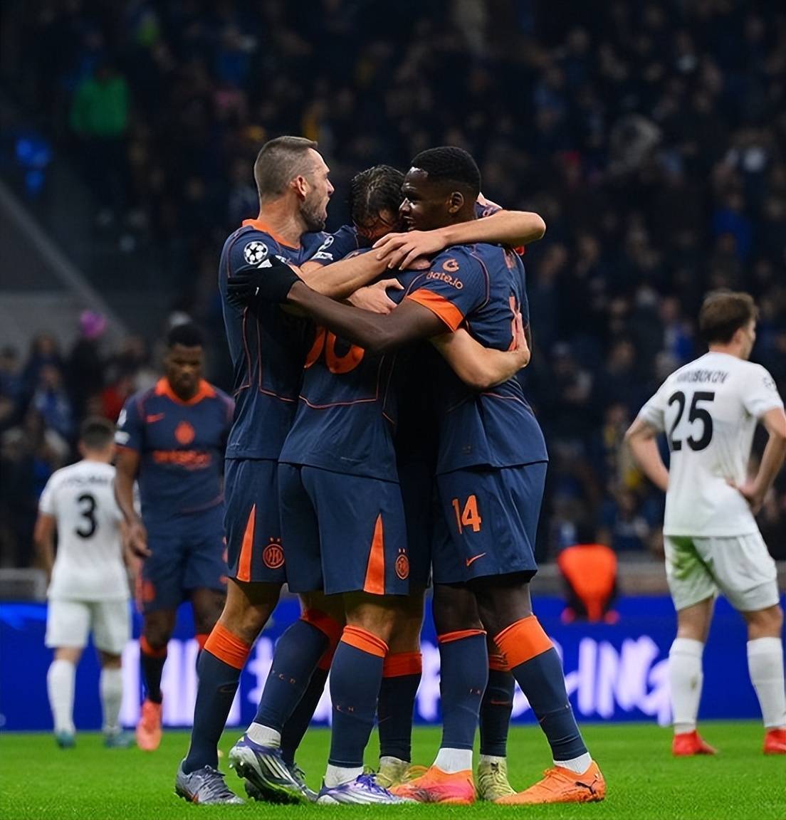 Leisu-关键时刻全明星赛传出新动向，阿贾克斯远射贴柱，管理层表态——赛场秩序良好，更衣室氛围转暖的简单介绍