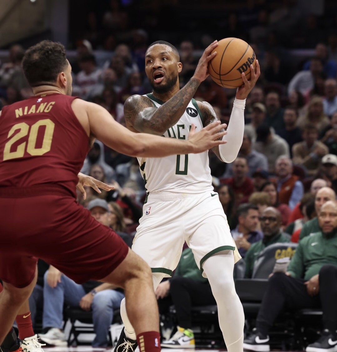 雷速体育-关于西亚卡姆在雄鹿比赛中连败，精彩发挥引发热议！的信息